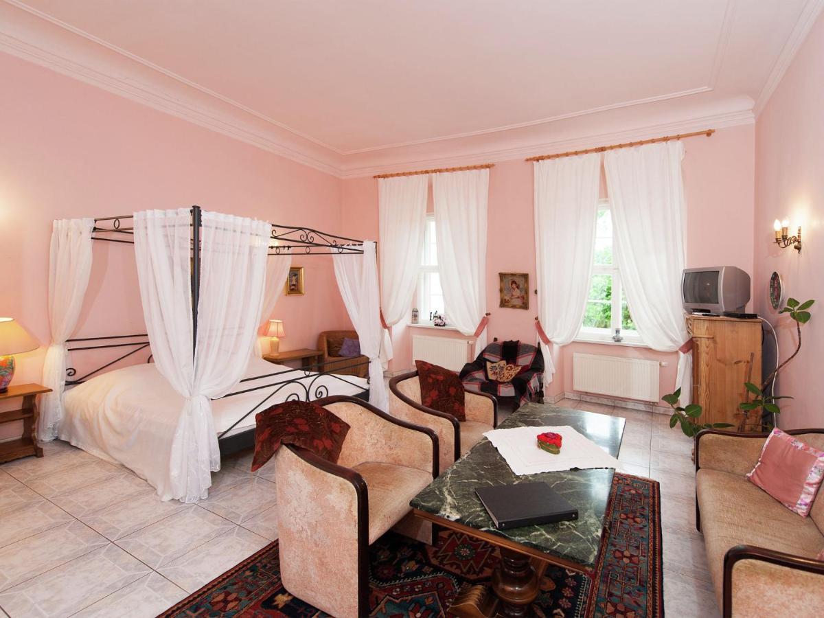 Vintage Apartment in Arzberg Triestewitz with Terrace Exterior foto