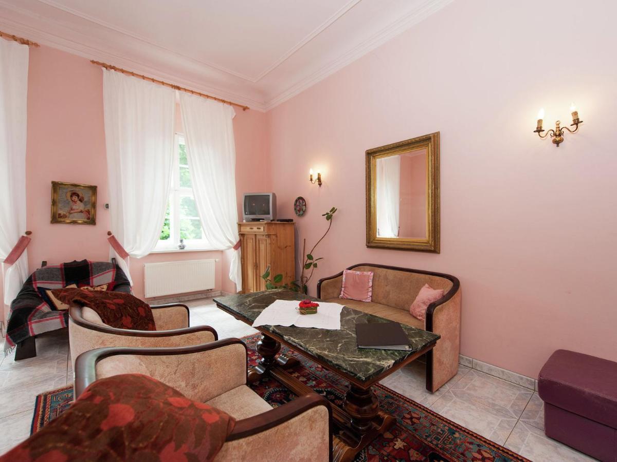 Vintage Apartment in Arzberg Triestewitz with Terrace Exterior foto